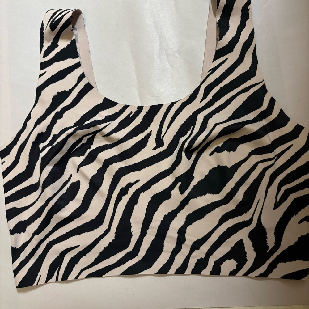 2/$30 Victoria’s Secret Seamless Non-Padded Bralette Zebra Print Pull-on Size S